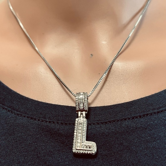 FASHION JEWELRY WOMEN’S SILVER COLOR STAINLESS STEEL CHAIN WITH MEDAL LETTER L - Picture 2 of 10